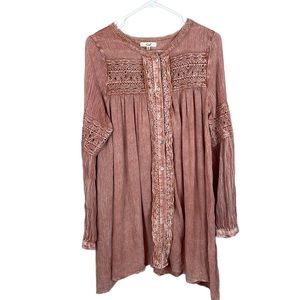 Easel Mineral Wash Bubble Sleeve
Peasant Tunic Rayon material size M